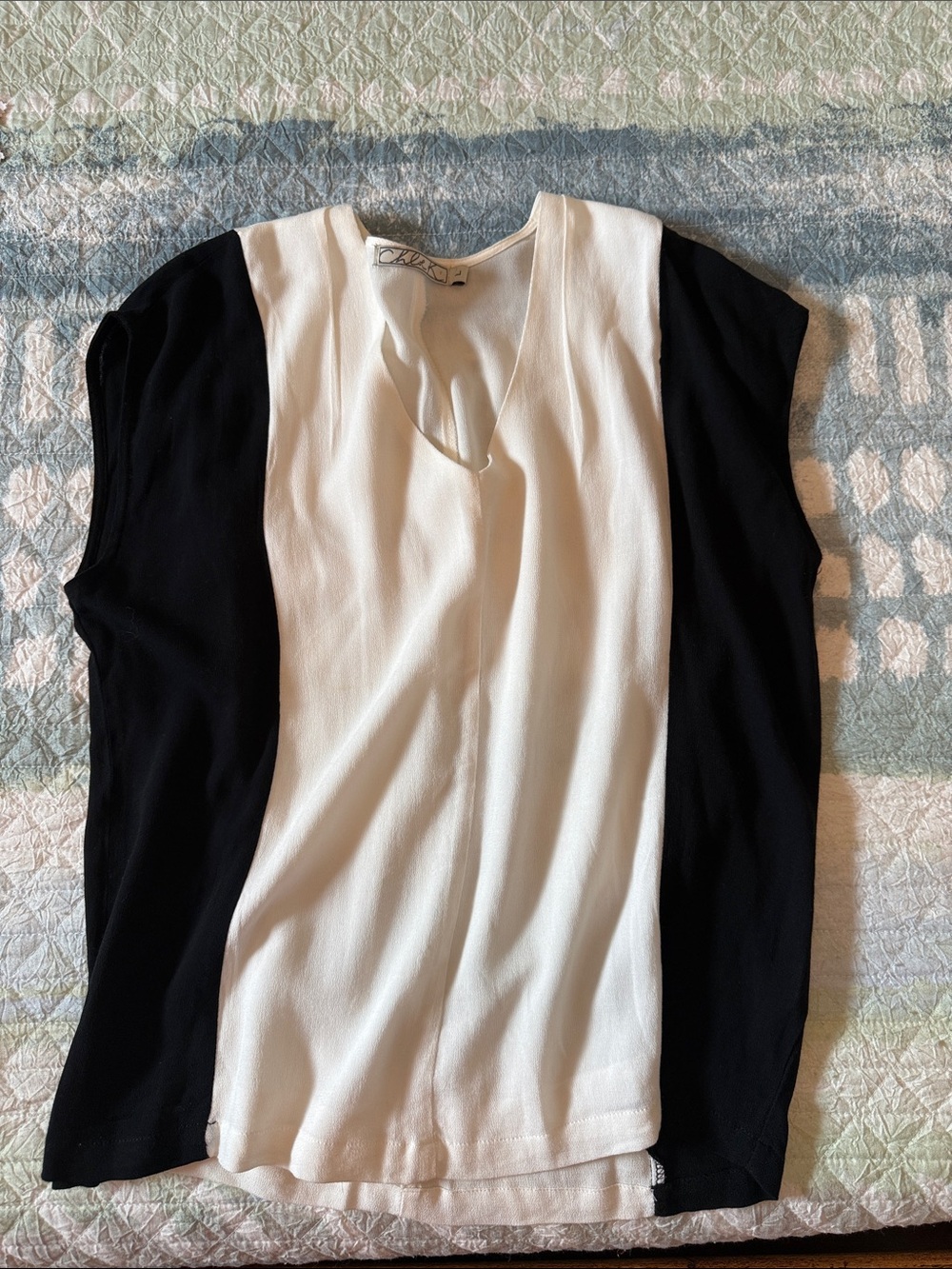 Chloe K Black and White Sleeveless V-Neck Colorblock Top